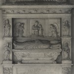 TRIPPLUS_IL PAPA SEPOLTO IN UN SALONE_foto