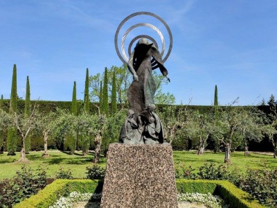 TRIPPLUS_LA MADONNA DI FATIMA NEI GIARDINI VATICANI_foto