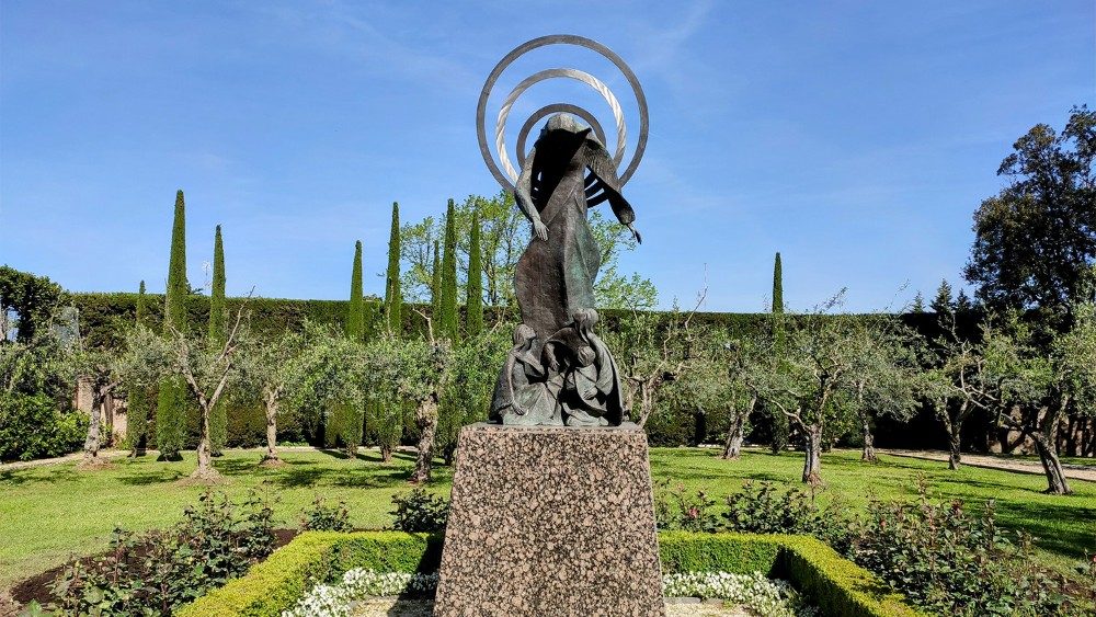 TRIPPLUS_LA MADONNA DI FATIMA NEI GIARDINI VATICANI_foto